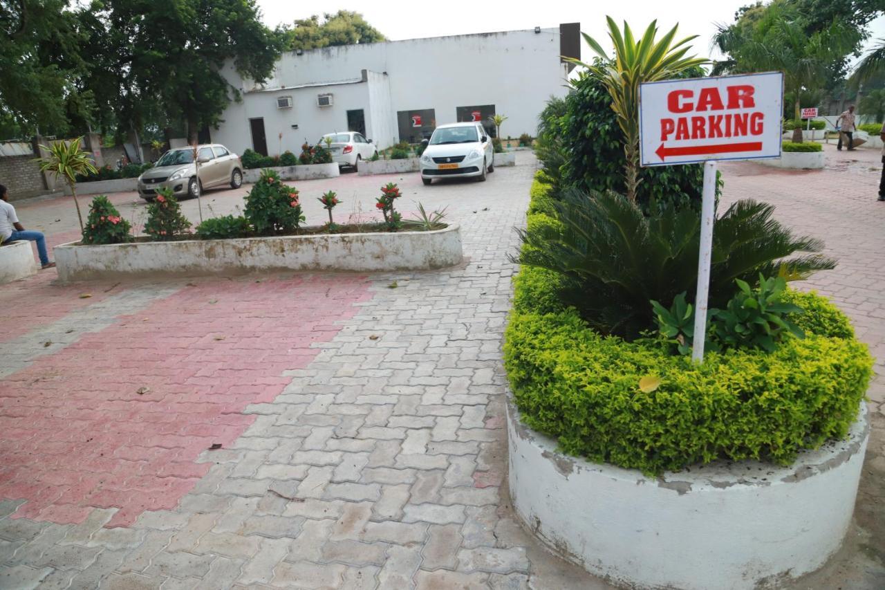 Hotel Sukhdeo Palace Gaya Exteriér fotografie